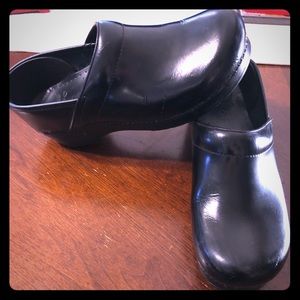 Dansko professional clogs. Black leather size 41.